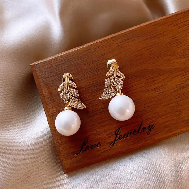 South Korea Fashion New  Light Luxury Simple Classic Pearl Drop Earrings